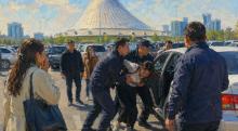 Связанную девушку пытались силой затащить в автомобиль у ТРЦ «Хан Шатыр» в Астане